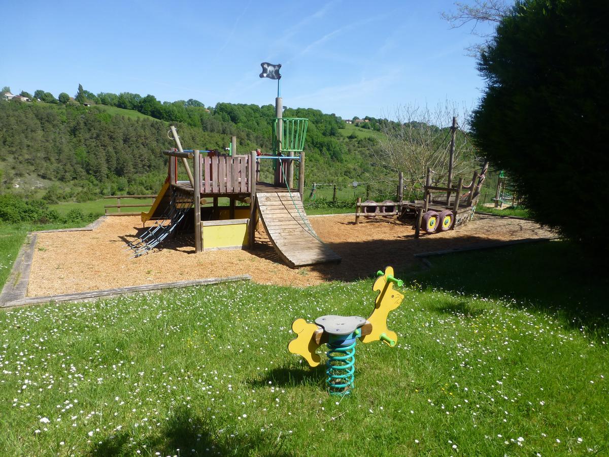 Camping Les Terrasses De Dordogne Rouffignac Saint-Cernin ภายนอก รูปภาพ